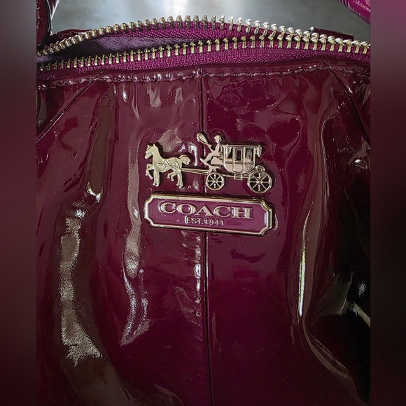 Coach Purple Shoulder Bag with Glossy Finish - Picture 3 of 15